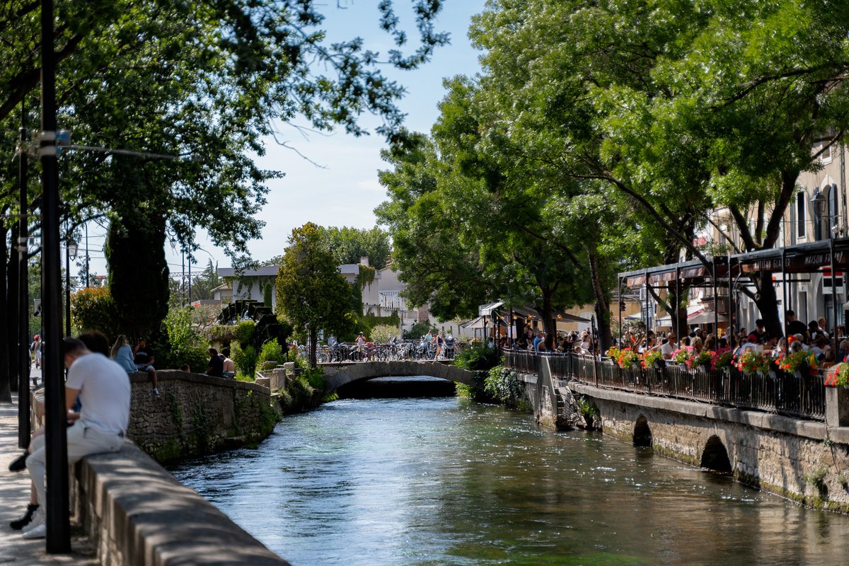 happylittletrav's tweet image. L’Isle-sur-la-Sorgue is a postcard-perfect town in the heart of Provence. With its winding canals, buzzing antique markets &amp;amp; charming old town, it’s one of the most atmospheric places in southern France 🌿🇫🇷

➡️ happylittletraveler.com/lisle-sur-la-s…

#traveling #travelblogger #Provence