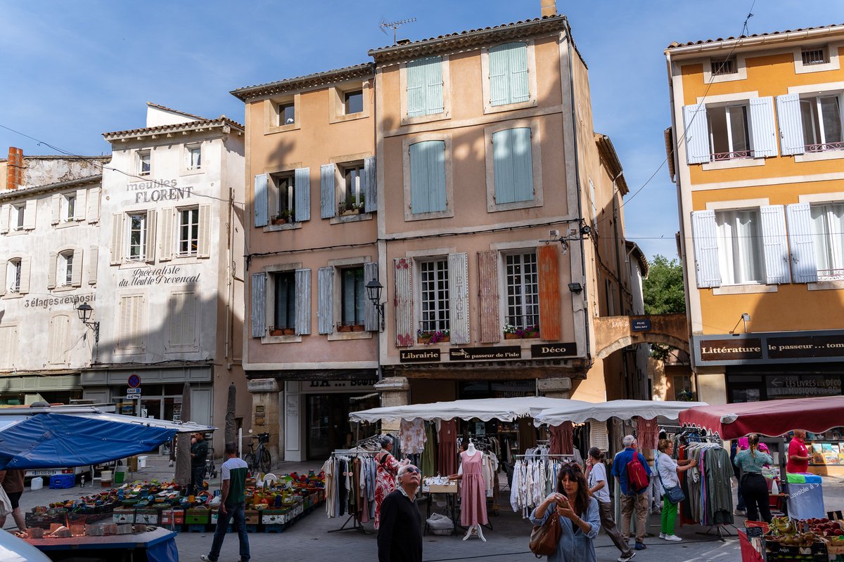 happylittletrav's tweet image. L’Isle-sur-la-Sorgue is a postcard-perfect town in the heart of Provence. With its winding canals, buzzing antique markets &amp;amp; charming old town, it’s one of the most atmospheric places in southern France 🌿🇫🇷

➡️ happylittletraveler.com/lisle-sur-la-s…

#traveling #travelblogger #Provence