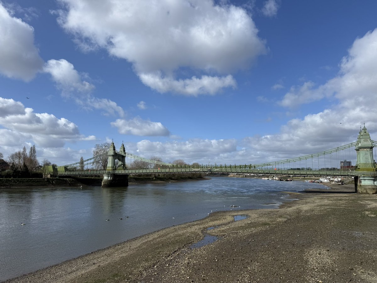 AntSnell's tweet photo. I’m in London this week, with 2 days at our house then 2 days at lovely @TheFarmersClub !
Today walking with nice weather but high winds! This is Thames at Hammersmith Bridge this morning! https://t.co/GmFEdRrYTy