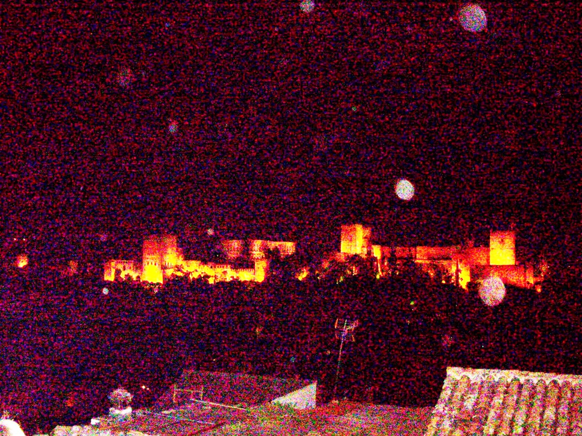 VaniaDelli's tweet photo. #Andalusia
#Alambra di notte dalla collina di fronte dell' Albacin https://t.co/BALSyD4Ok4
