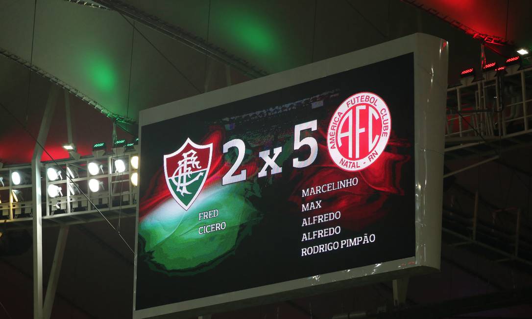 Noitedecopa's tweet photo. 🏟️ Todas as vitórias da região Nordeste no Maracanã, em jogos oficiais:

1959 | 💢 Vasco 0x1 Bahia 🇱🇺
1960 | 🐳 Santos 1x3 Bahia 🇱🇺
1975 | 🇦🇱 Flamengo 1x2 Sport 🇩🇪
1975 | 🩸 America 1x3 Santa Cruz 🐍
1975 | 🇦🇱 Flamengo 1x3 Santa Cruz 🐍
1976 | 🇭🇺 Fluminense 0x1 Vitória 🇦🇴
1976 | 💢 Vasco 0x1 Bahia 🇱🇺
1980 | 🇦🇱 Flamengo 1x2 Botafogo-PB 🌟
1981 | 🇭🇺 Fluminense 0x1 Sport 🇩🇪
1981 | 🇭🇺 Fluminense 1x2 Vitória 🇦🇴
1982 | 🇭🇺 Fluminense 1x2 Sport 🇩🇪
1983 | 🇭🇺 Fluminense 1x2 CSA 🇫🇮
1983 | 🇭🇺 Fluminense 1x2 Náutico 🐭
1984 | ⭐ Botafogo 0x1 Santa Cruz 🐍
1984 | ⭐ Botafogo 0x1 Moto Club 🛵 
1986 | 🇭🇺 Fluminense 0x1 Sport 🇩🇪
1987 | 🇦🇱 Flamengo 0x1 Santa Cruz 🐍
1987 | 🇭🇺 Fluminense 0x1 Bahia 🇱🇺
1988 | 🇦🇱 Flamengo 0x1 Vitória 🇦🇴
1990 | ⭐ Botafogo 0x1 Bahia 🇱🇺
1992 | 🇦🇱 Flamengo 1x2 Sport 🇩🇪
1994 | 🇦🇱 Flamengo 0x1 Bahia 🇱🇺
1998 | 🇭🇺 Fluminense 2x3 ABC 🐘
2000 | 🇦🇱 Flamengo 1x2 Sport 🇩🇪
2003 | 🇭🇺 Fluminense 0x1 Sport 🇩🇪
2003 | 🇦🇱 Flamengo 0x2 Fortaleza 🇫🇷
2006 | 🇭🇺 Fluminense 1x3 Fortaleza 🇫🇷
2007 | 🇭🇺 Fluminense 0x1 América-RN 🇮🇩
2008 | 🇭🇺 Fluminense 0x2 Náutico 🐭
2008 | 🇦🇱 Flamengo 0x1 Vitória 🇦🇴
2009 | 💢 Vasco 0x2 Ceará 👴
2013 | ⭐ Botafogo 1x2 Bahia 🇱🇺
2013 | 🇭🇺 Fluminense 2x3 Vitória 🇦🇴
2014 | 🇭🇺 Fluminense 1x2 Vitória 🇦🇴
2014 | 🇭🇺 Fluminense 2x5 América-RN 🇮🇩
2014 | ⭐ Botafogo 1x2 Ceará 👴
2014 | ⭐ Botafogo 2x3 Bahia 🇱🇺
2017 | 🇭🇺 Fluminense 1x2 Sport 🇩🇪
2018 | 🇦🇱 Flamengo 0x1 Ceará 👴
2019 | 🇭🇺 Fluminense 0x1 CSA 🇫🇮
2021 | 🇦🇱 Flamengo 0x2 Ceará 👴
2021 | 🇭🇺 Fluminense 0x2 Fortaleza 🇫🇷
2022 | 🇦🇱 Flamengo 1x2 Fortaleza 🇫🇷
2024 | 🇭🇺 Fluminense 0x1 Vitória 🇦🇴
2024 | 🇦🇱 Flamengo 1x2 Fortaleza 🇫🇷

➡️ Número de vitórias:

8️⃣ - 🇱🇺 Bahia
8️⃣ - 🇩🇪 Sport
7️⃣ - 🇦🇴 Vitória
5️⃣ - 🇫🇷 Fortaleza
4️⃣ - 👴 Ceará
4️⃣ - 🐍 Santa Cruz
2️⃣ - 🇮🇩 América-RN
2️⃣ - 🇫🇮 CSA
2️⃣ - 🐭 Náutico
1️⃣ - 🐘 ABC
1️⃣ - 🌟 Botafogo-PB
1️⃣ - 🛵 Moto Club

📊 @Cassito_Z
📰 Noite de Copa | Dep. de Estatísticas