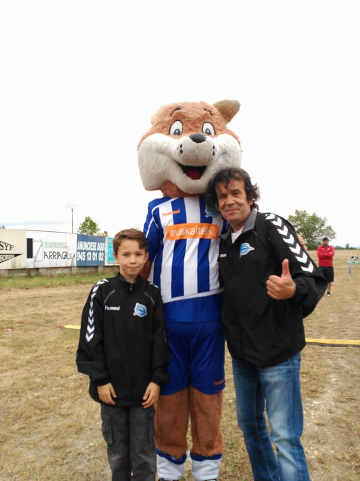 jetu13's tweet photo. @Alaves @izurde369 Con mi hijo @Chrystiann69 https://t.co/xD5Sc8GZUS
