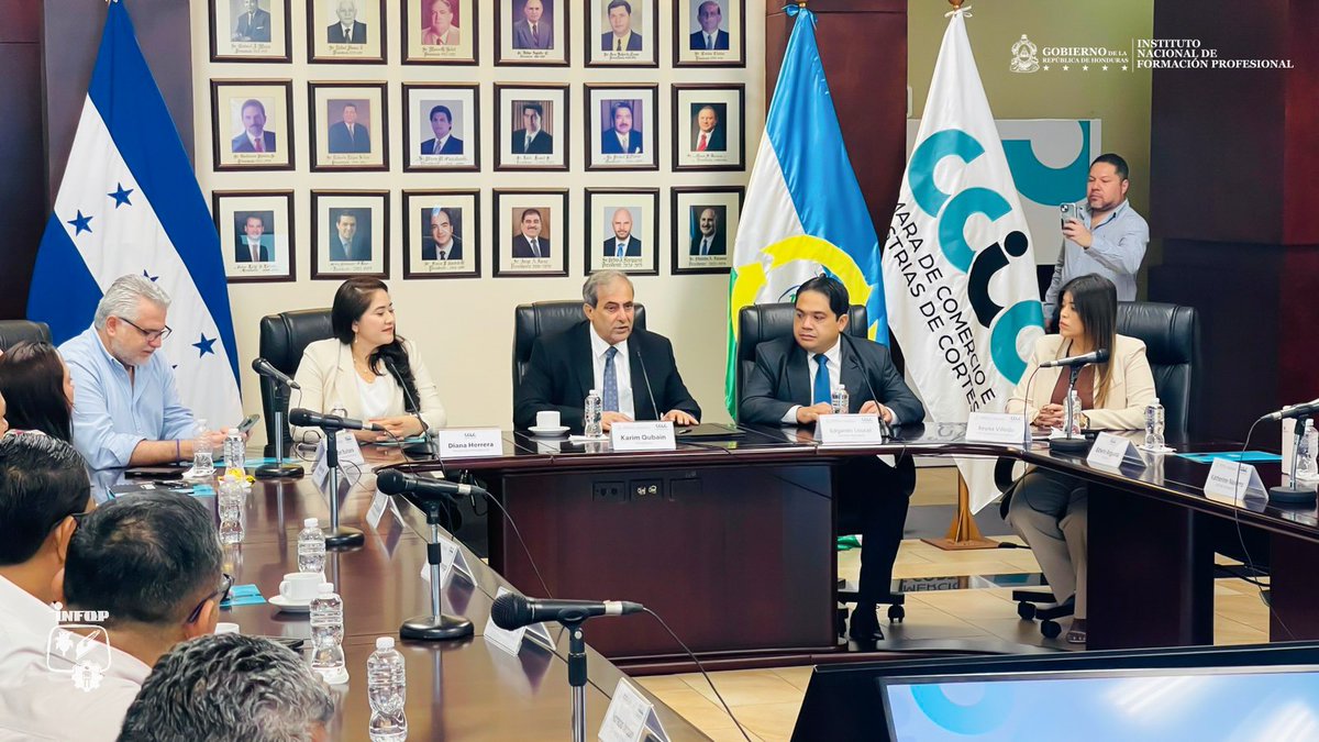 infopoficial's tweet photo. 🔵 Firma de convenio CCIC – INFOP

🤝 Hoy, el Director Ejecutivo, Dr. Edgardo Loucel, firmó un importante convenio con la CCIC, que beneficiará a más de 17,000 participantes en programas de formación.

#INFOP #FormaciónTécnica #EducaciónGratuita #HondurasVamosAEstarBien https://t.co/WgS5jdNlc0