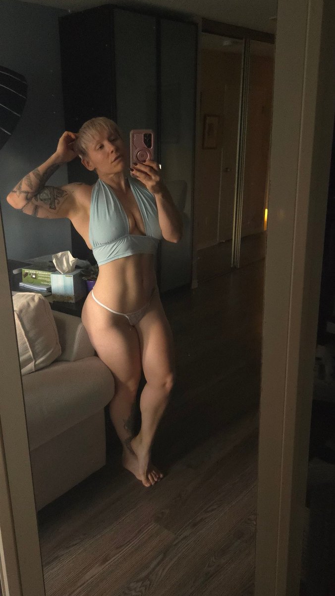 I've added some cash gifts go my throne for those who want to help me gear up for this running season (and maybe a bodybuilding prep?😏) 

Thirst trap for the algorithm ✨️😉