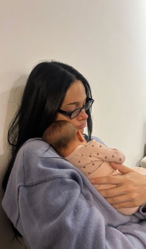ella se casó con el amor de su vida y formó una familia preciosa, esta feliz y disfrutando de su pequeña bebe🥹❤️🎀