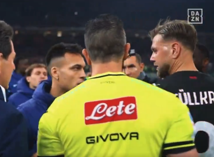 calciomercatoit's tweet image. 💥Nel postpartita del #Derby la scaramuccia tra #Fullkrug e #LautaroMartinez
🚨Il tedesco passa tra l'argentino e l'arbitro mentre stavano discutendo, il nerazzurro stizzito non gradisce e dà una spintarella al tedesco che non gradisce a sua volta🤬
‼️Il confronto tutto in pochi