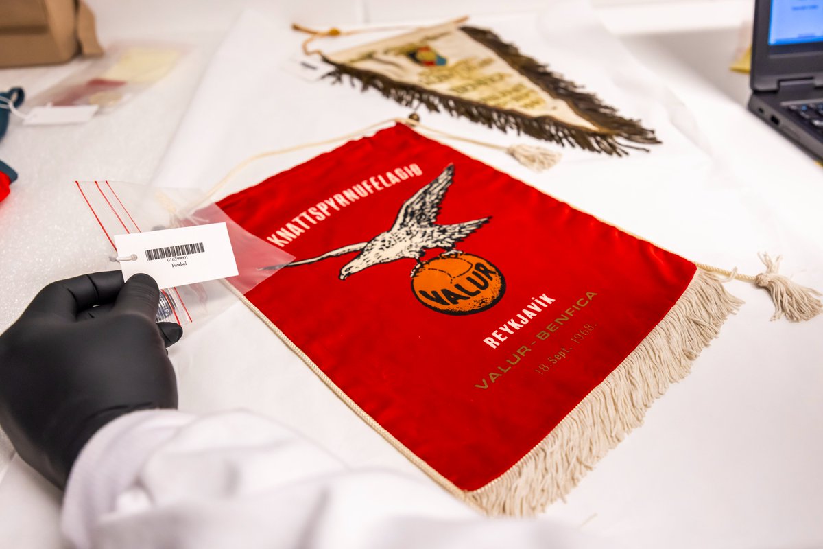 📚 Quantos clubes estão representados na coleção do Benfica desde 1904?

No processo de uniformização do inventário, temos vindo a identificar e normalizar os nomes dos clubes representados nos objetos do acervo.

Até ao momento, em 14 757 peças já tratadas, contabilizámos 1 134