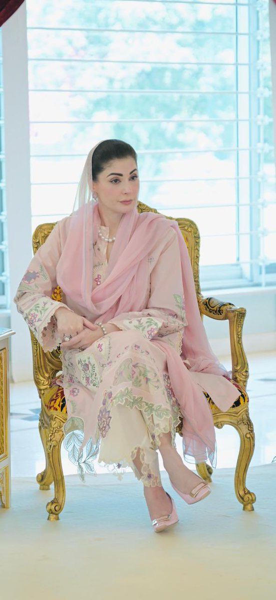 آمنہ👑 tweet media