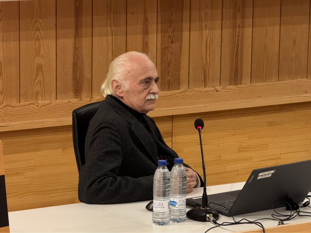 CanalUGR's tweet image. ✏️Víctor López Cotelo, el arquitecto que hizo realidad la #ETSA #UGR, ha impartido una lección magistral en la Escuela

👏Es Premio Nacional de Arquitectura

🎂El acto coincide con el 10 aniversario de la rehabilitación

🏆Con este proyecto ganó el Premio de Arquitectura Española