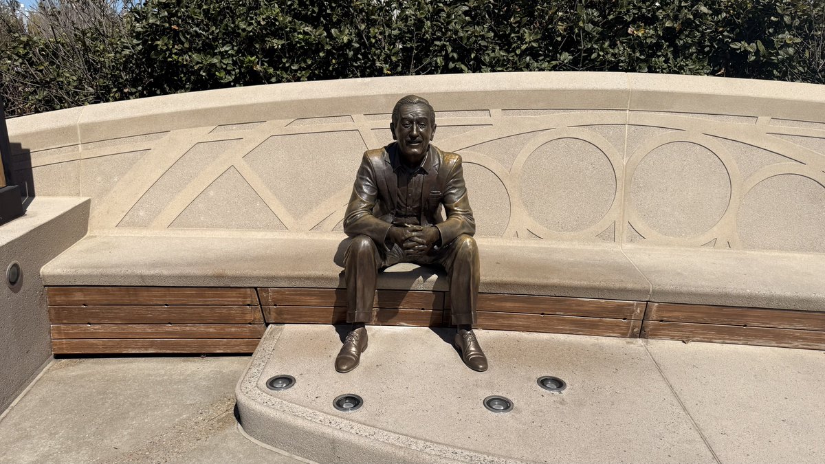 themeconductor's tweet photo. Hanging out with Walt Disney at World Showcase inside Epcot!!! #waltdisney #epcot #worldshowcase #waltdisneyworld https://t.co/WwUuvFwlFS