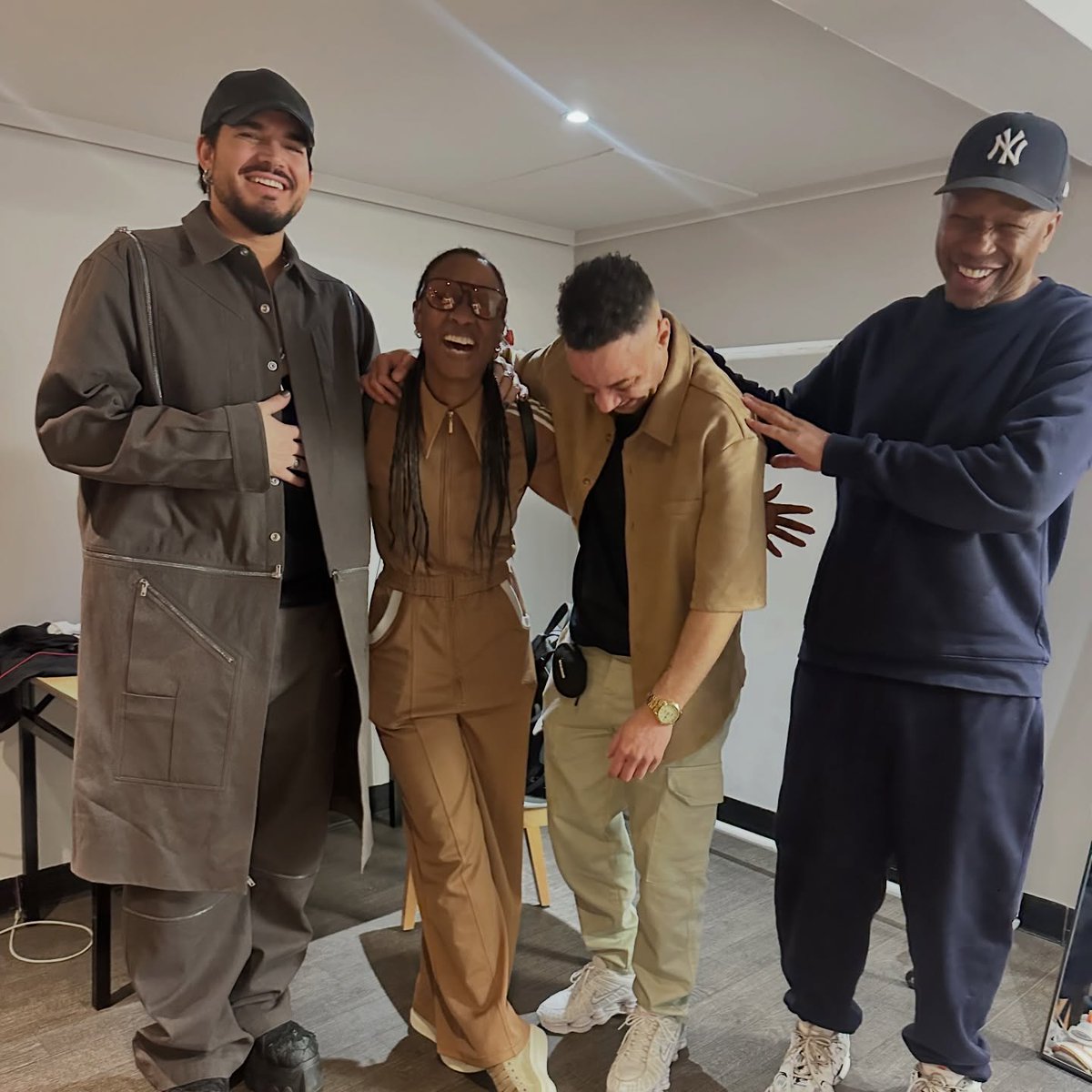 .<a href="/adamlambert/">ADAM LAMBERT</a> backstage with Beverley Knight at Transmission live!
"little chat with the legend <a href="/adamlambert/">ADAM LAMBERT</a>" 
instagram.com/p/DVwLxzuDbdV/…