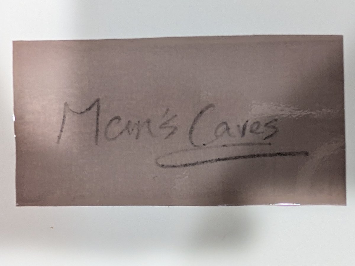 今天拿到了一個很有趣的貼紙，平常是不透明的，但接觸到28度以上的溫度時會變透明，有什麼邪惡的想法嗎？