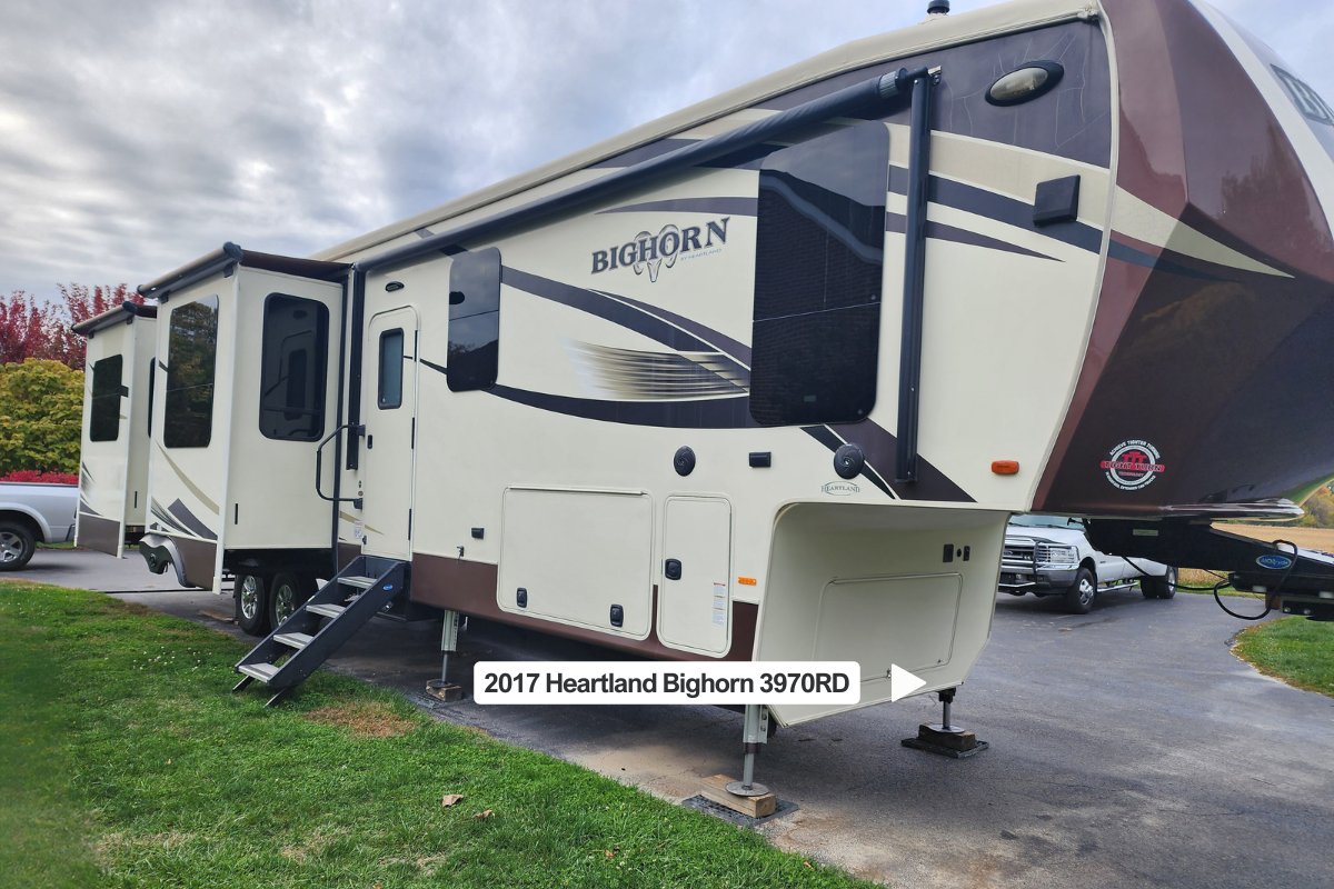 RVsDotCom_'s tweet photo. Bighorn behavior 😤

🚐 Used 2017 Heartland Bighorn 3970RD
💤 Sleeps 6
📏 44 ft long
↔   5 slide-outs

Ready to roam? → https://t.co/K7H9Z0jsgr https://t.co/HrpKf6WDz1