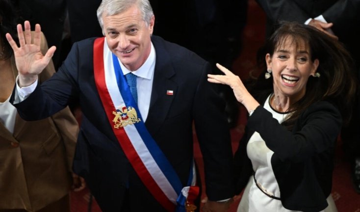 No es el presidente más joven, ni el más viejo, ni el más alto, ni el más bajo, ni el más flaco, ni el más gordo.  Es el presidente  más votado en la historia de Chile.