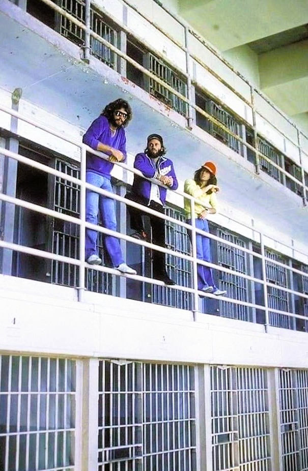 Bee Gees Cucumber Castle tweet media