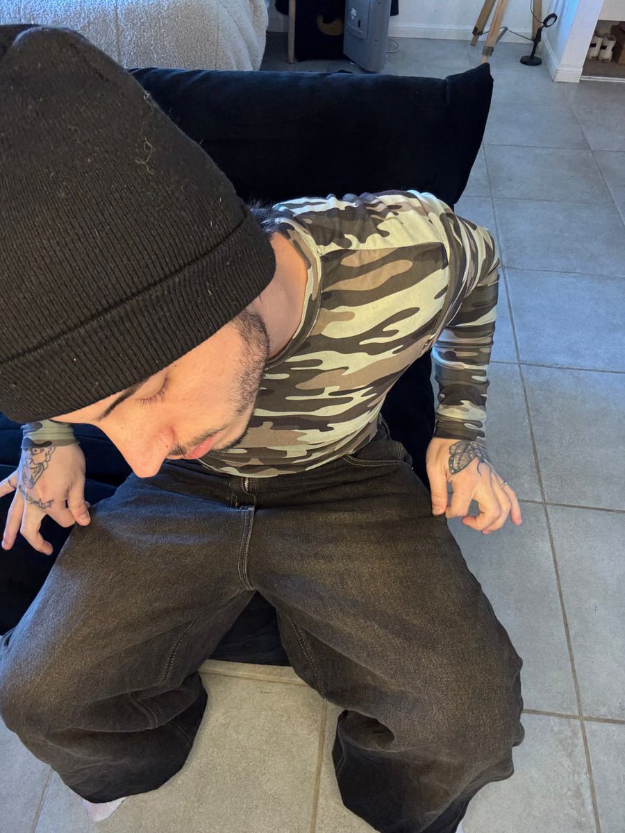 MarkBiForbidden tweet picture
