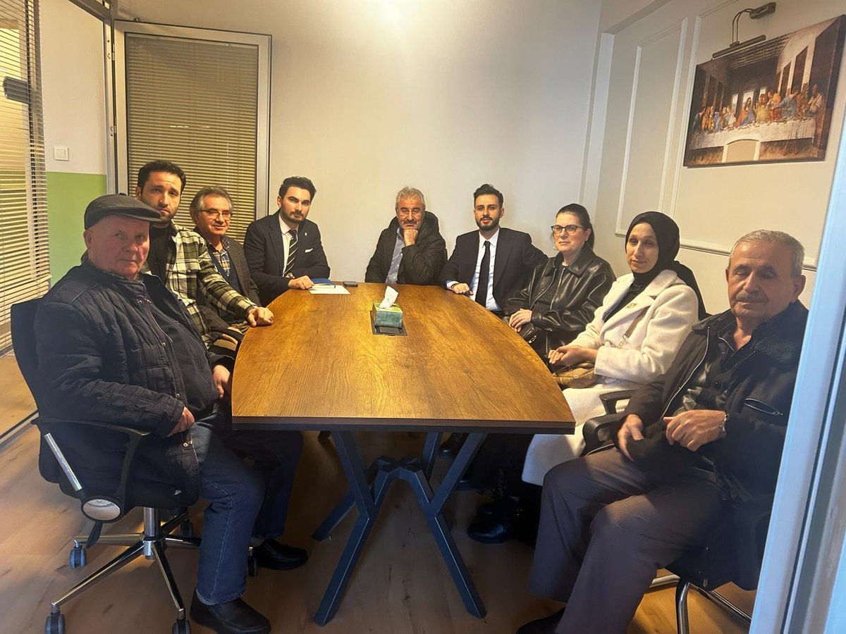 akpartisislitb's tweet photo. Ergenekon Mahallesi haftalık toplantımızı İlçe Yönetim Kurulu üyesi Ahmet Berat Turan ve Mahalle başkanımız Bayram Keskin
ile gerçekleştirdik.

#OrtakAkıl

@abdullahozdemir 
@srkplt 
@akpartiistanbul 
@AKPartiSisli 
@halimaksu
@sinanmericc https://t.co/rGsme0YyEe