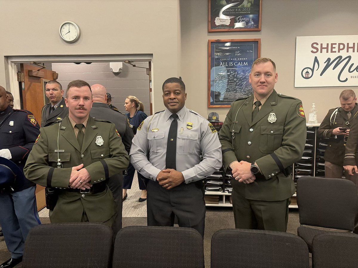 THPFallBranch tweet media