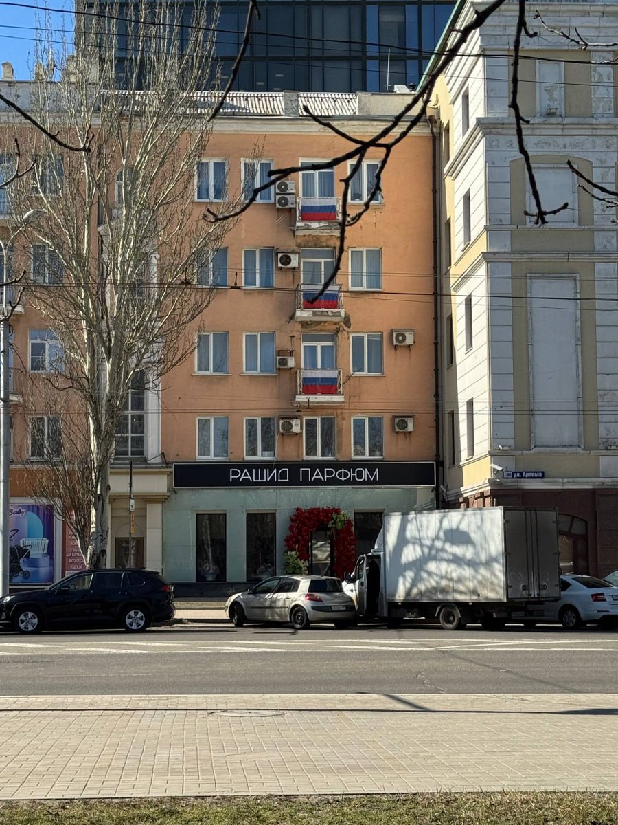⚡️В Донецке один из магазинов уже заменил вывеску на русскоязычный вариант, приведя её в соответствие с требованиями законодательства.

Напомним, что с 1 марта 2026 года все вывески и информационные материалы в магазинах, ресторанах должны быть оформлены на русском языке.