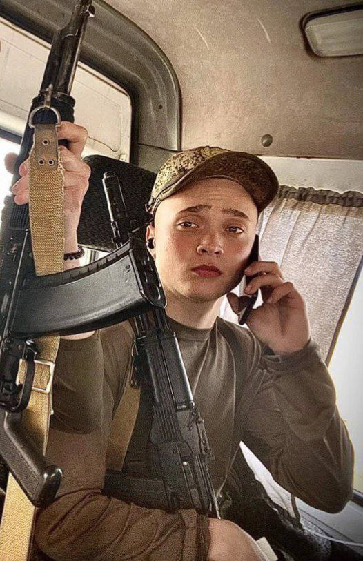 ⚡️Владимир Путин присвоил звание Героя Российской Федерации 21-летнему бойцу Сергею Ярашеву, который в одиночку в течение 68 дней оборонял позиции в районе села Гришино на Красноармейском направлении.