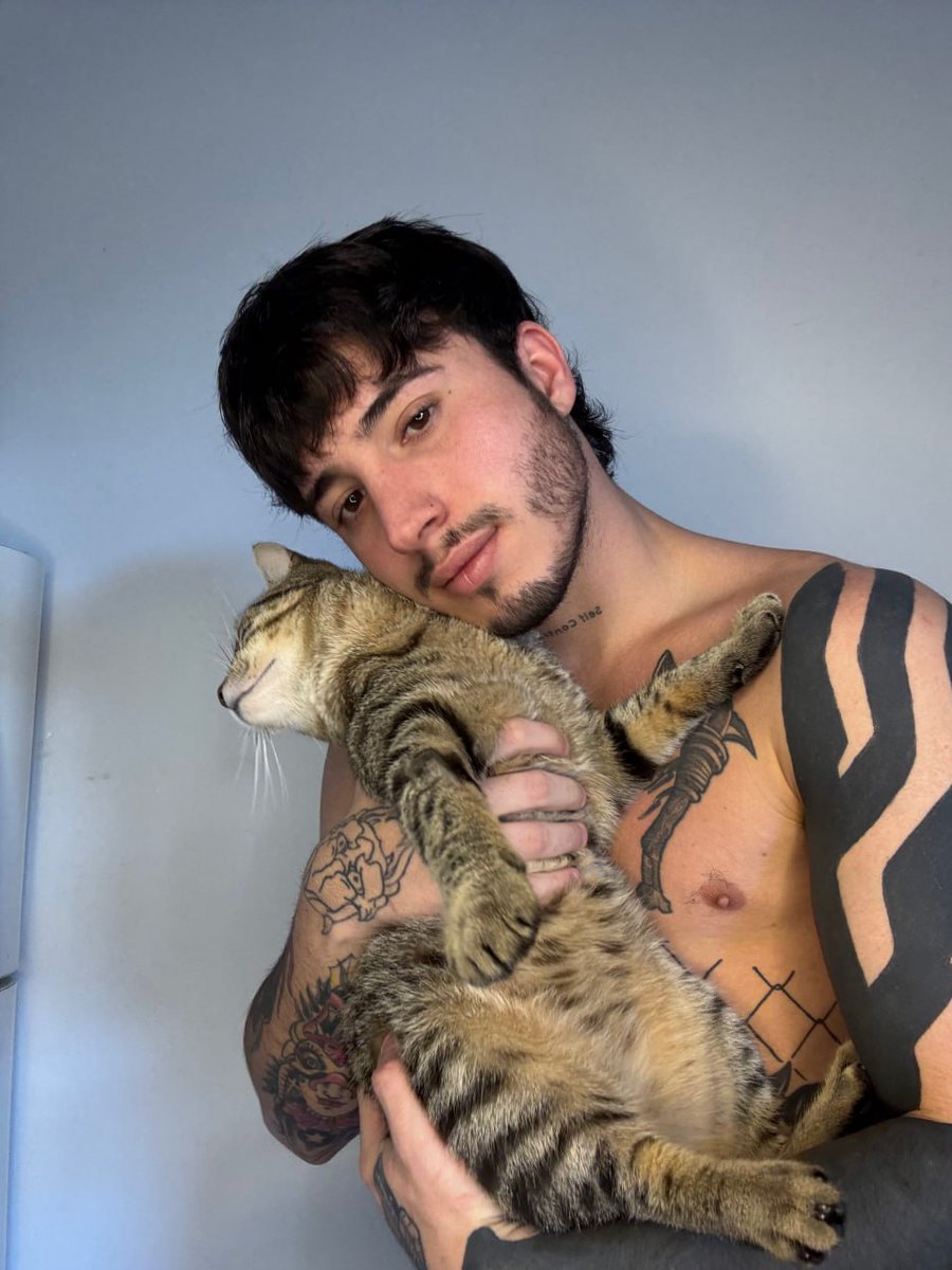 markbiirlcore's tweet photo. hot or just causing tension https://t.co/zctQ9ffNZu