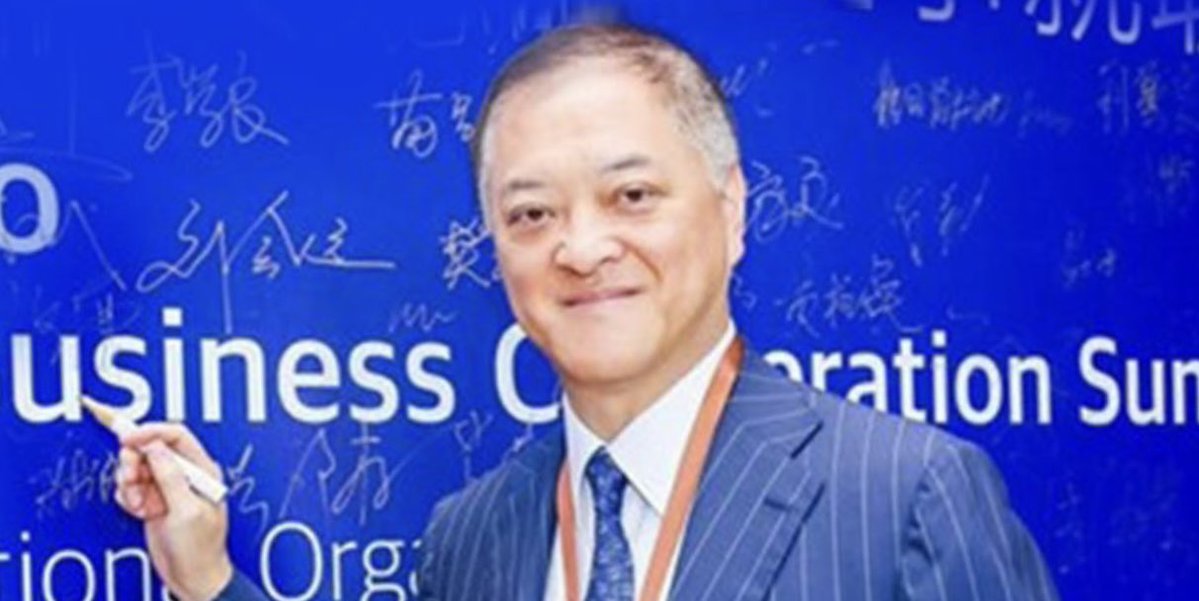 富力地产董事长李思廉被限制出境。2026年春节前后，广州富力地产股份有限公司董事长李思廉，在一次出境时被拦截。出入境边防检查人员告知，其被天津市第三中级人民法院限制出境。富力地产另一位创始人张力曾卷入美国旧金山的行贿案件，并在伦敦被捕及面临引渡。2026年香港50大富豪榜单中，李思廉并未出