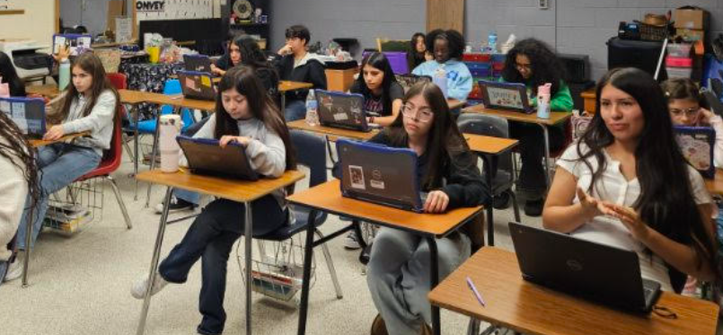 JohnStem_EISD's tweet image. Word wizards at work! 📚✨ Instructor Kigigha’s 8th grade English students are leveling up their vocab one awesome word at a time! 💡📝 #EnglishClass #VocabularyFun #WordPower