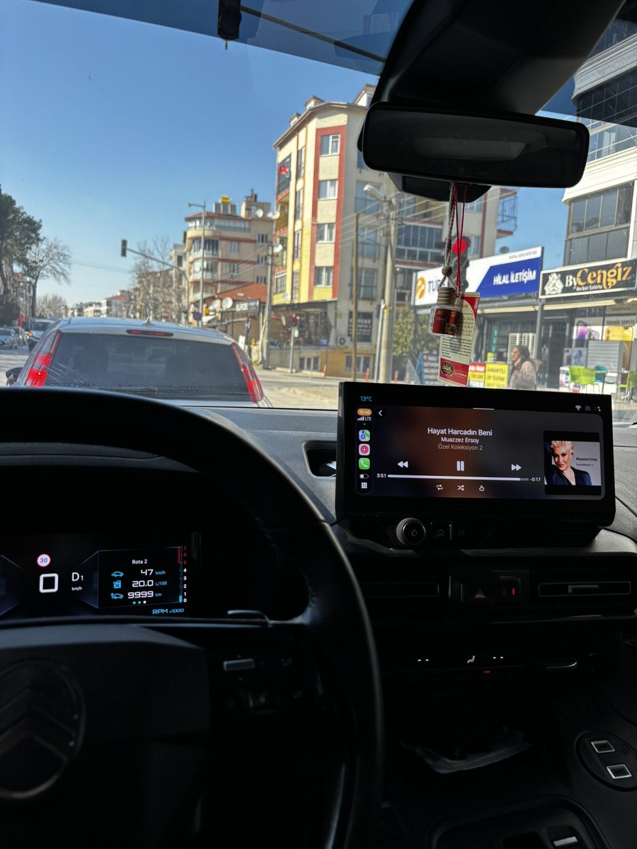 1mevt's tweet photo. yakın yerde soluklanacak gölge bana yok 
uzun yola çıkmaya hüküm giydim. https://t.co/zEEwAadte9