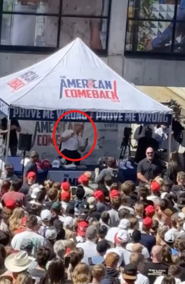 KingsJester000's tweet image. Personally I prefer this photo of him 🤷‍♂️ 🎯 #OnTarget #LeanLeft #FAFO