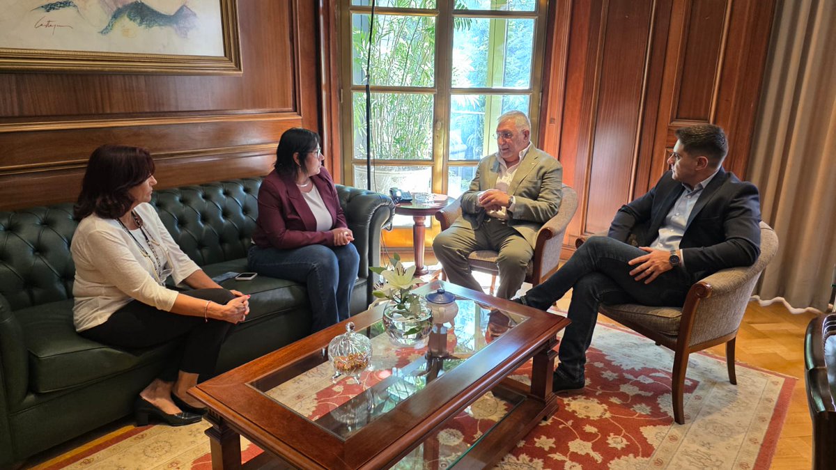 🤝 Reunión de trabajo entre el presidente de CAME, Ricardo Diab, el ministro de Gobierno, Justicia, Trabajo y Derechos Humanos de <a href="/GobiernoChaco/">Gobierno del Chaco</a>, Julio Ferro, la subsecretaria de Trabajo, Capacitación y Empleo, Noel Ibarra, y la secretaria general de CAME, Beatriz Tourn, con el