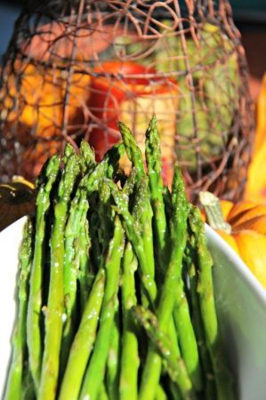 CompassandFork's tweet image. Roasted Asparagus with Garlic a Fresh, Easy Gourmet Side... bit.ly/2snaKen #vegetables #sidedishes #asparagus #tasmania #glutenfree