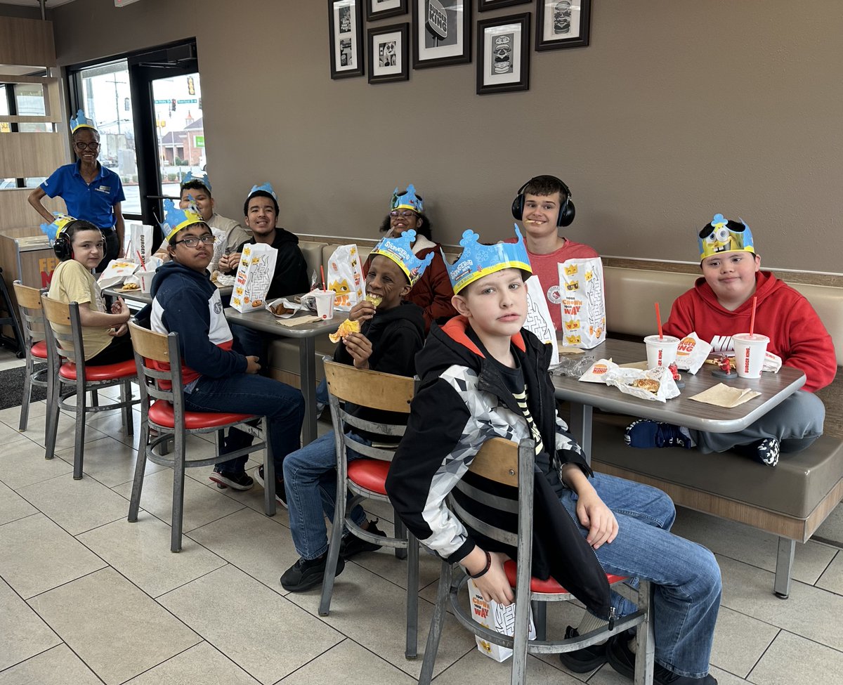 gpshospitality's tweet image. We love our young guests! Our team at BK #5123 in Rome, GA had a great time hosting local students who rocked their BK crowns like true future rulers. Thanks for stopping by — you rule! 👑😊 #BurgerKing #Community #RomeGA #BK5123