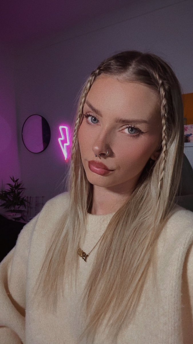 carlzplayz tweet media