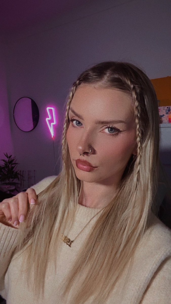 carlzplayz tweet media