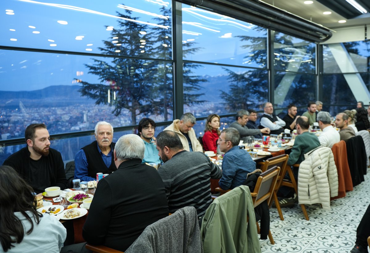 MehmetAliCAN07's tweet photo. Teşekkürler Isparta📍
Bugün Isparta’da ihracatçılarımızın güçlü ilgisi ve büyük desteğiyle iftar soframızda buluştuk. Projelerimizi, hedeflerimizi ve Batı Akdeniz ihracatını büyütecek yol haritamızı paylaştık. İhracatçılarımızın görüş ve önerilerini dinledik.
Şuna yürekten inanıyoruz;
Isparta’nın ihracatı büyüdükçe Batı Akdeniz güçlenecek, Türkiye kazanacak!
Turkuaz listelerimize verdiğiniz güçlü destek ortak aklın en net göstergesidir.
Yanımızda duran, inanan ve destek veren tüm ihracatçılarımıza gönülden teşekkür ediyorum.
Birlikte başaracağız, birlikte büyüyeceğiz.
#BirliğeCANİhracataGüç
#RengimizTURKUAZ