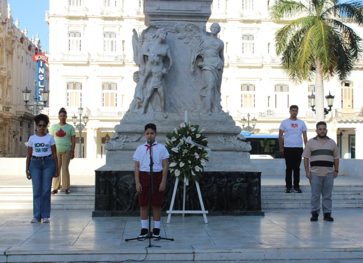 Hace 77 años, en una noche de infamia, marines estadounidenses ultrajaron la estatua de nuestro Héroe Nacional José Martí en el Parque Central, en un acto de desprecio contra Cuba y su historia. Aquella afrenta no quedó impune.