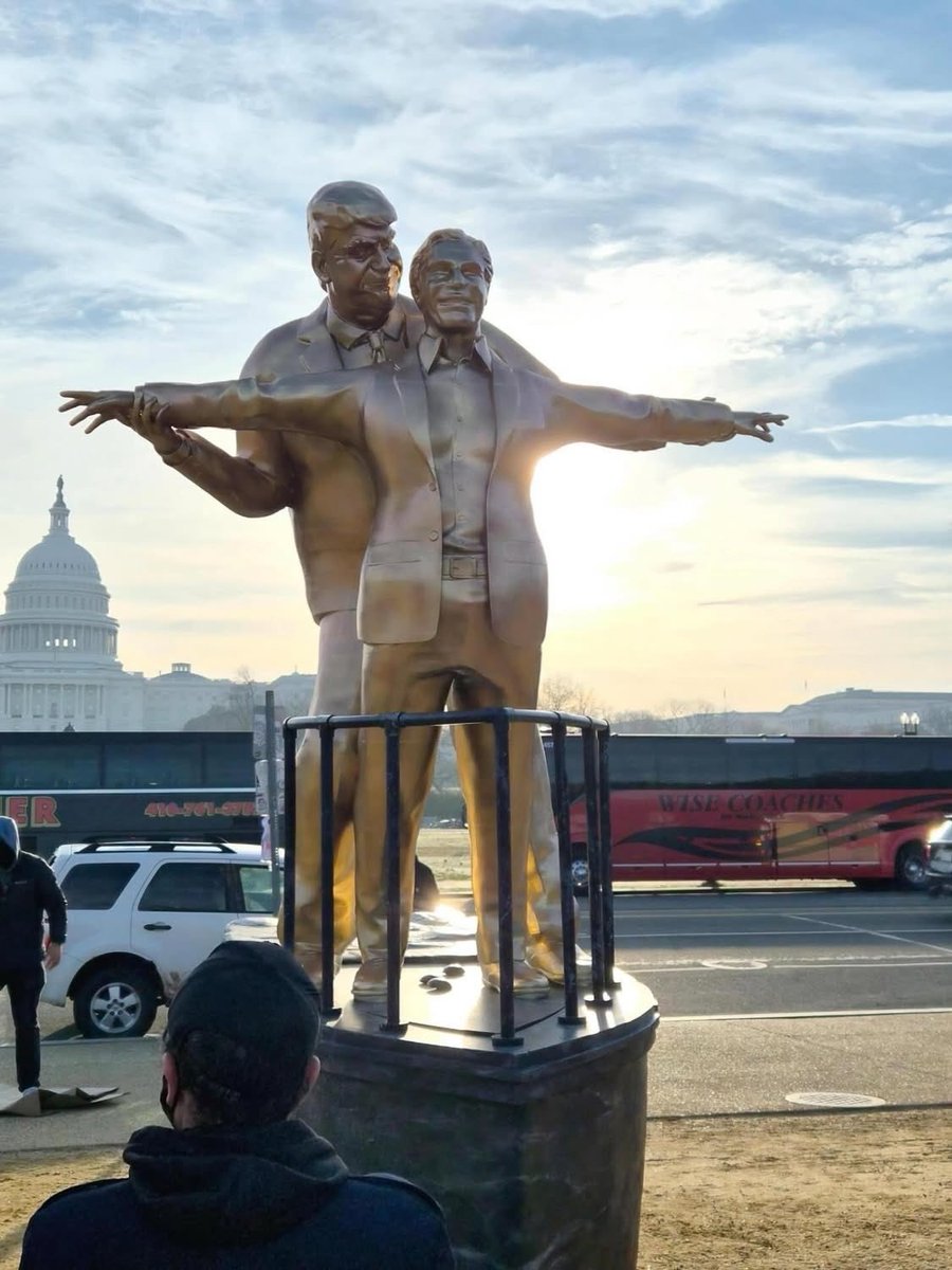 CodeHashAI's tweet photo. A new statue of Trump and Epstein has been installed in the US

The statue symbolizes the Titanic-themed relationship between them https://t.co/giince3WHh
