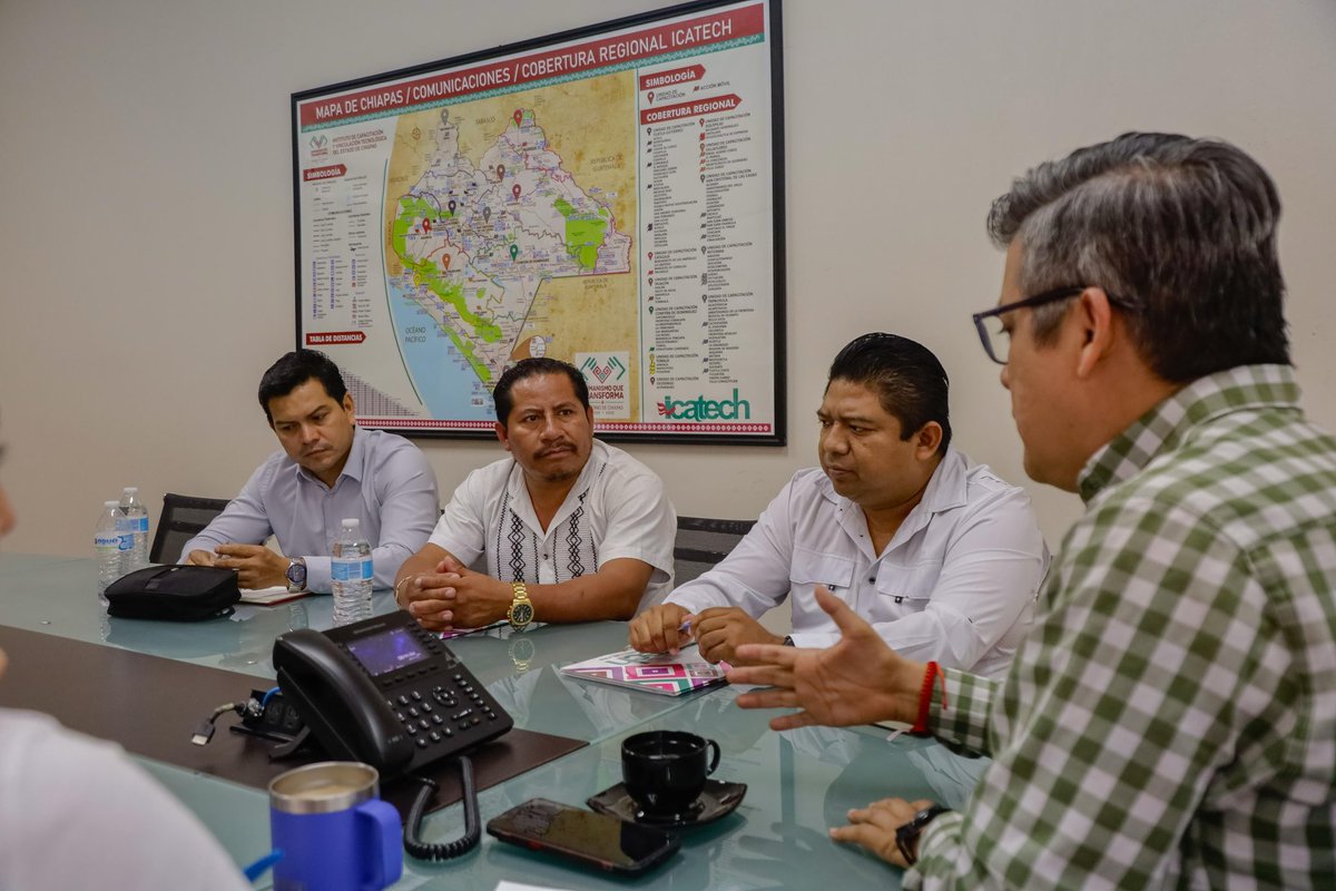 IcatechOficial's tweet photo. 🫶 El equipo del #ICATECH sostuvo una reunión de trabajo con el presidente municipal de Chalchihuitán, Manuel García Núñez, con el objetivo de trazar la ruta de colaboración que permita impulsar la estrategia de Prosperidad Compartida en el municipio. https://t.co/vH9oZSSkcL