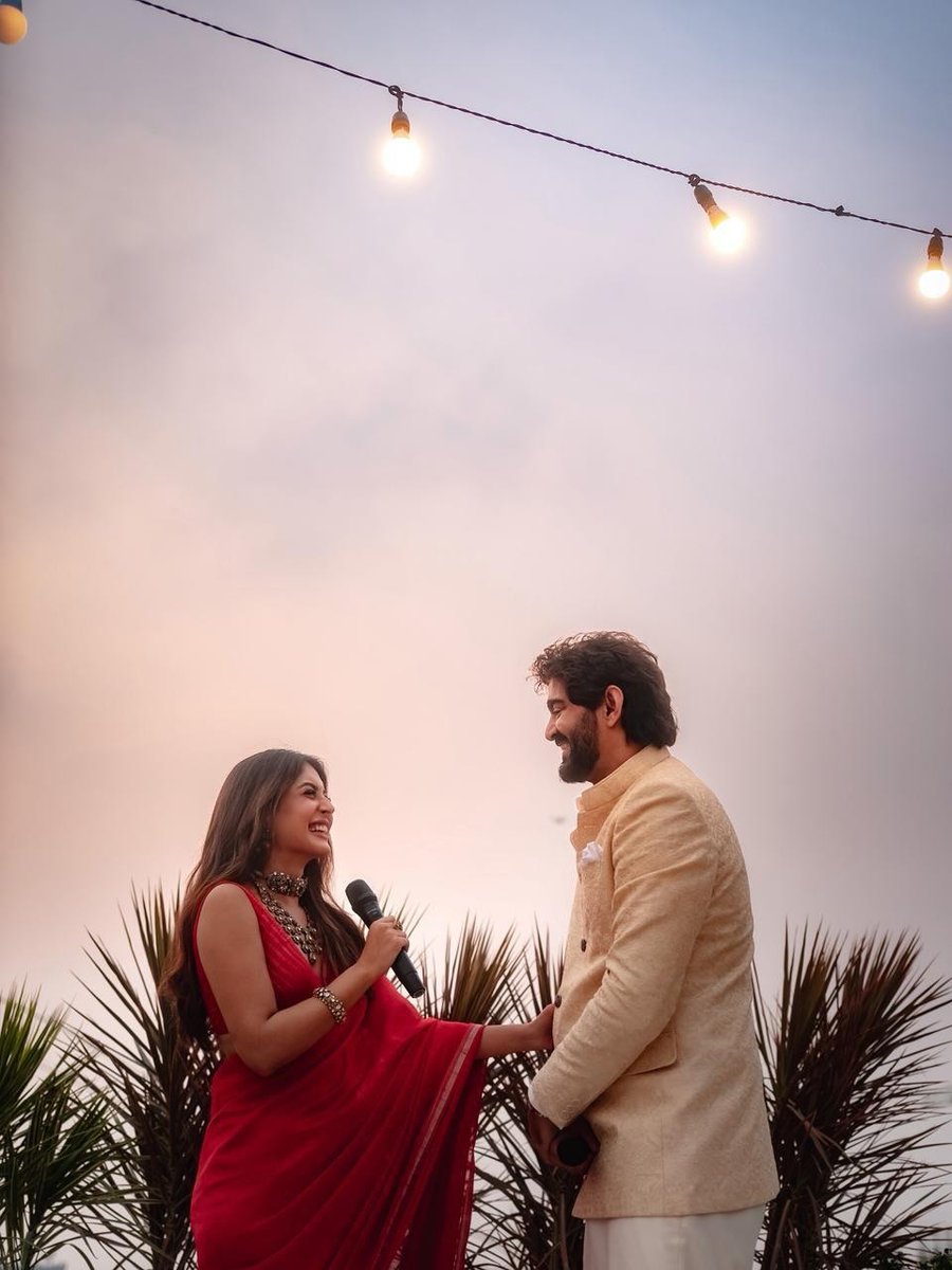 Gaurav Kapur, Kritika Kamra are now married, pose as husband and wife .. 
Congratulations kittu ❤️❤️
#Kritikakamra
#gauravkapur #married