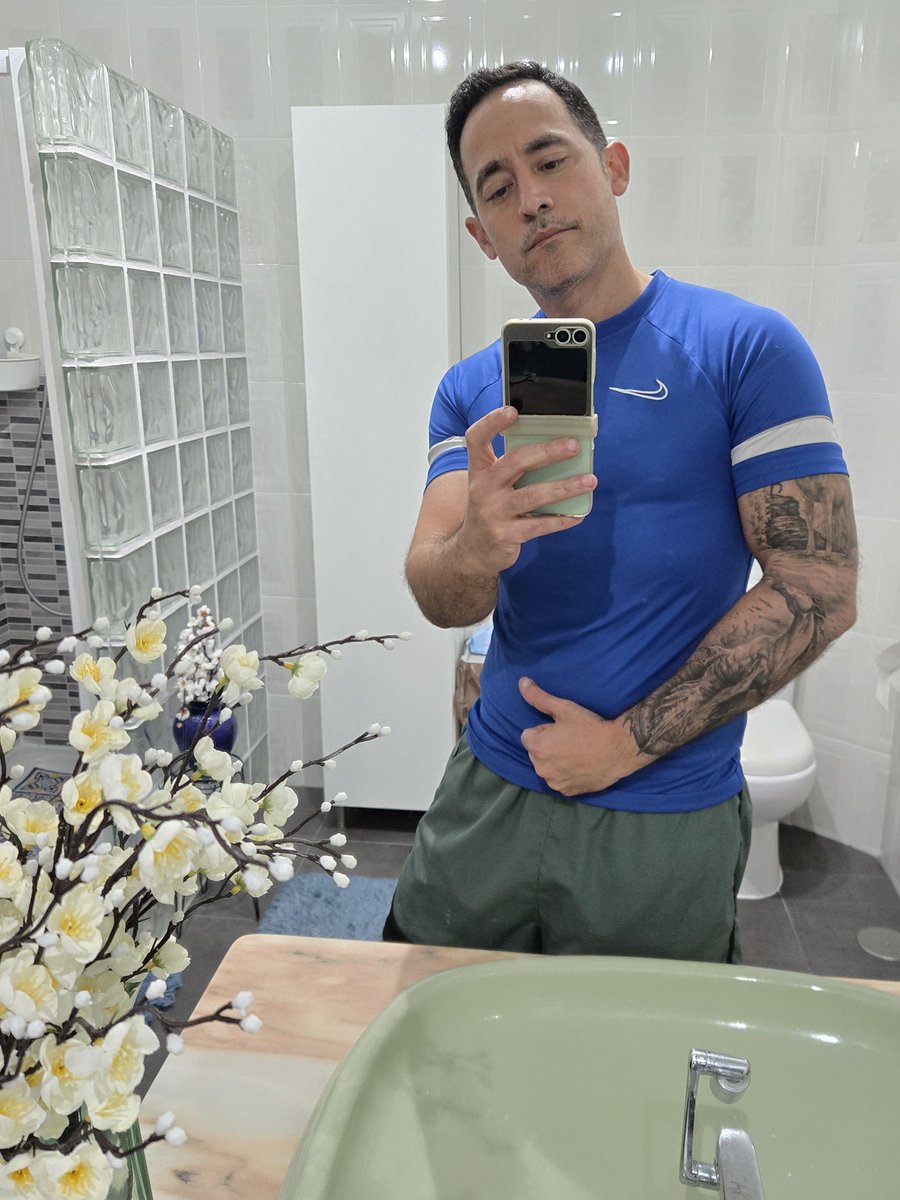 Alejandro tweet media