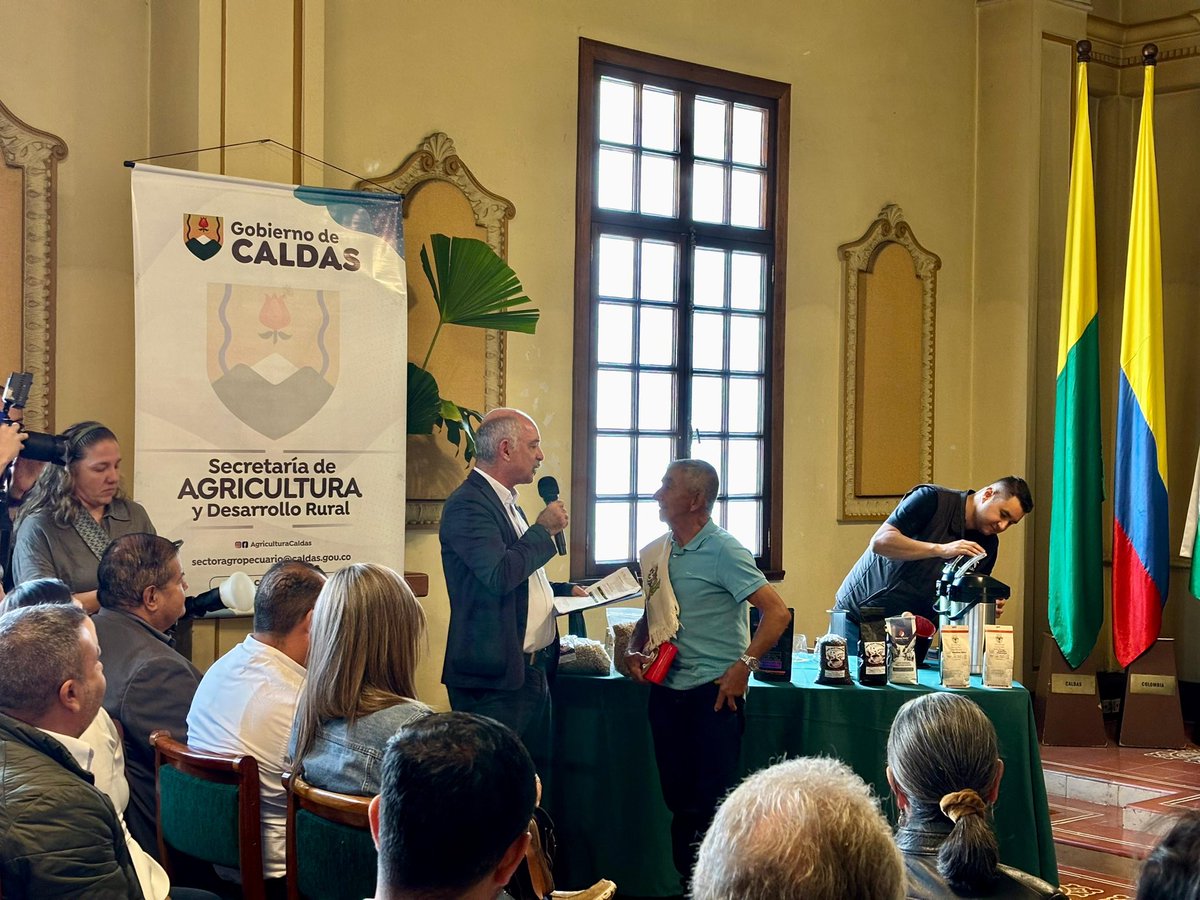 Los cafés especiales de Caldas están listos para llegar al escenario internacional! 🇺🇸 
Gracias al impulso de la RAP Eje Cafetero y al trabajo con las gobernaciones, los productores de la región participarán en World of Coffee San Diego 2026📍10–12 de abril <a href="/GoberCaldas/">Gobernación de Caldas</a>
