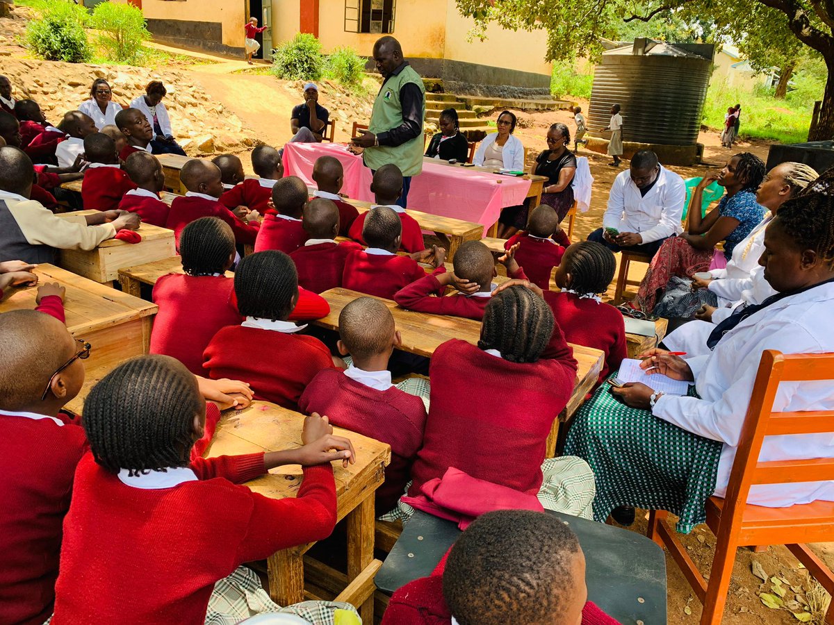 Madet_trust's tweet photo. #thread 1/2
Over 300 students from Senda &amp; Unoa Comprehensive Schools benefited from a mentorship on Menstrual Hygiene Management and Children’s Rights conducted by MADET with support from @VSOKenya . https://t.co/MRDiDGwoVm