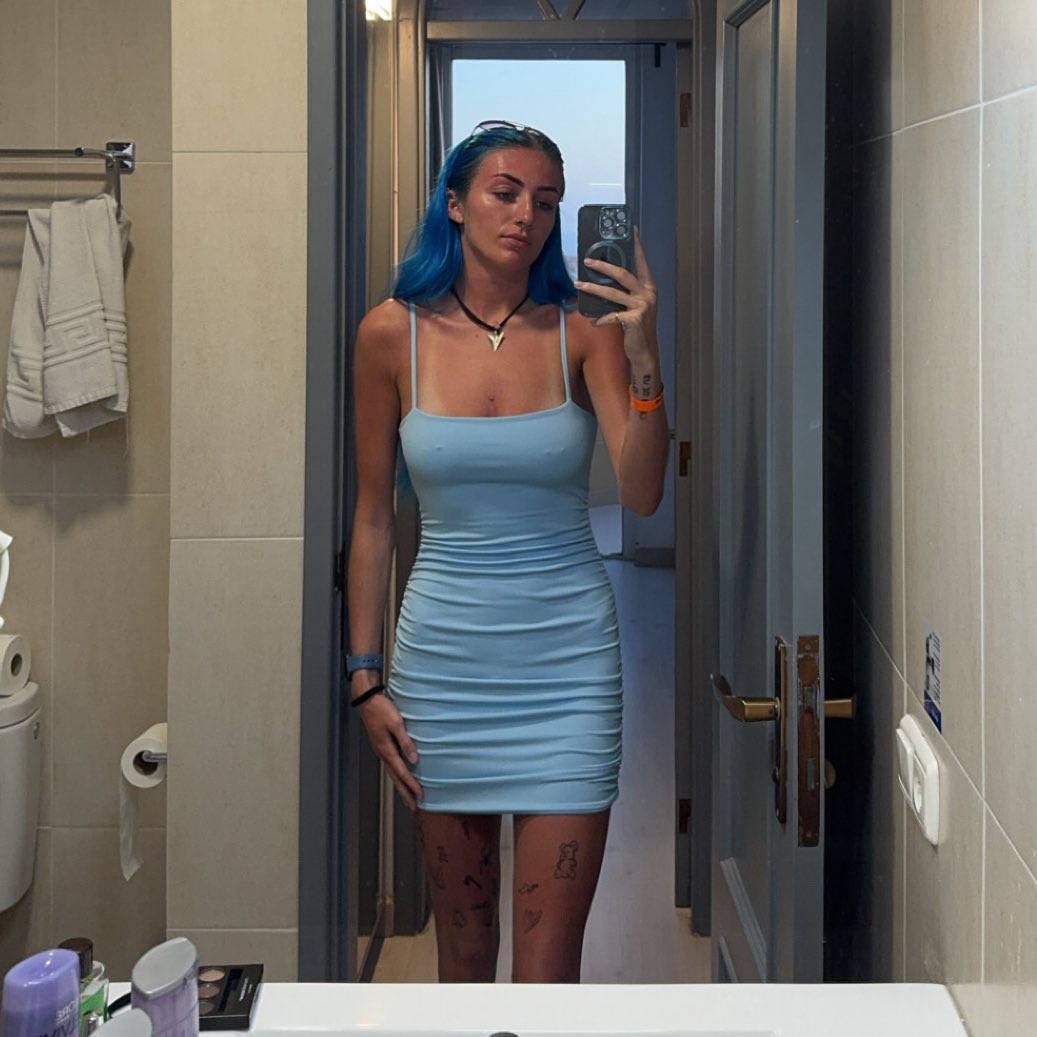 BlueStormOF's tweet photo. grey 🩶 or blue 🩵 https://t.co/CWTj1zcUP2