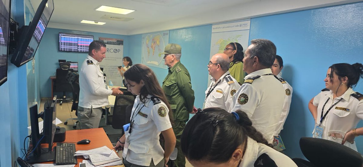 JorgeLuisQ64018's tweet photo. #AduanadeCuba Excelente intercambio con los miembros de la comisión de defensa en ocasion de la visita de control y fiscalización de la ANPP a nuestra Aduana, participaron además la Dirección de la CACSA, Aeropuerto Internacional José Martí y Aerovaradero. #SeguimosEnCombate. https://t.co/AzJSTXfKNF