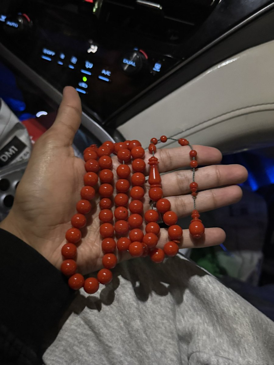 Shaka_a_r's tweet photo. بسم الله الرحمن الرحيم 
الحمدلله رب العالمين 

اللهم لك الحمد كما ينبغي لجلال وجهك وعظيم سلطانك .. اللهم لك الحمد حتى ترضى ولك الحمد اذا رضيت ولك الحمد بعد الرضى قرّر خويي يرجع لي مسباحي بمناسبة العشر الأواخر بعد إنتظار دام ٤ أشهر كاملة 

اللهم لك الحمد 

اللهم لك الحمد

والحمد لله الذي لا يضيع لديه حق ولا يغيب عنه رجاء.

استقبل التهاني والتبريكات❤️