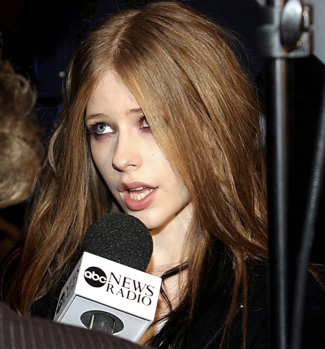 SUPPORT 4 AVRIL | Fan Account tweet media