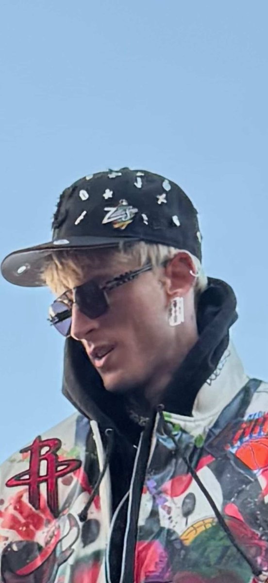 laceup_kimbers's tweet photo. to the fan who has this hat, please contact @hideawayshawn at your earliest convenience!! https://t.co/HKerM38QyE