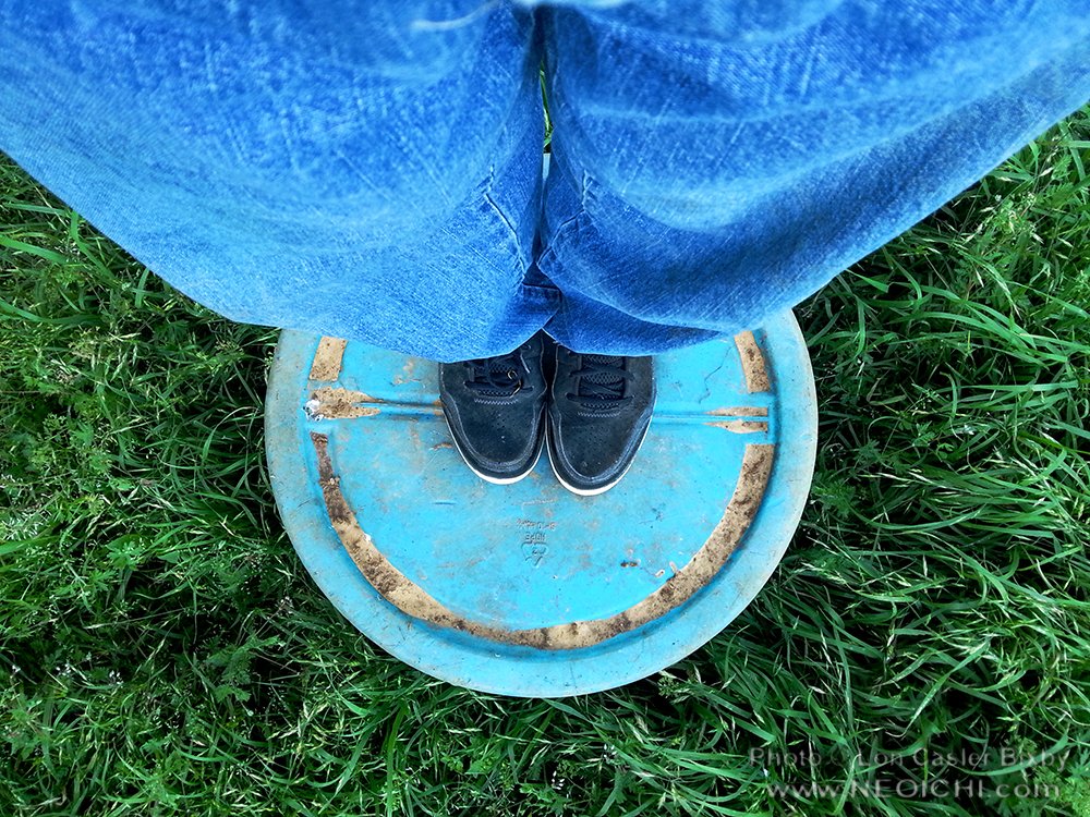 OfficialNeoichi's tweet photo. Standing on a Blue Barrell in a Field of Green Grass
#greengrass #bluebarrel #abstract #Abstractphotography #POV https://t.co/3MuTsJ5p9c
