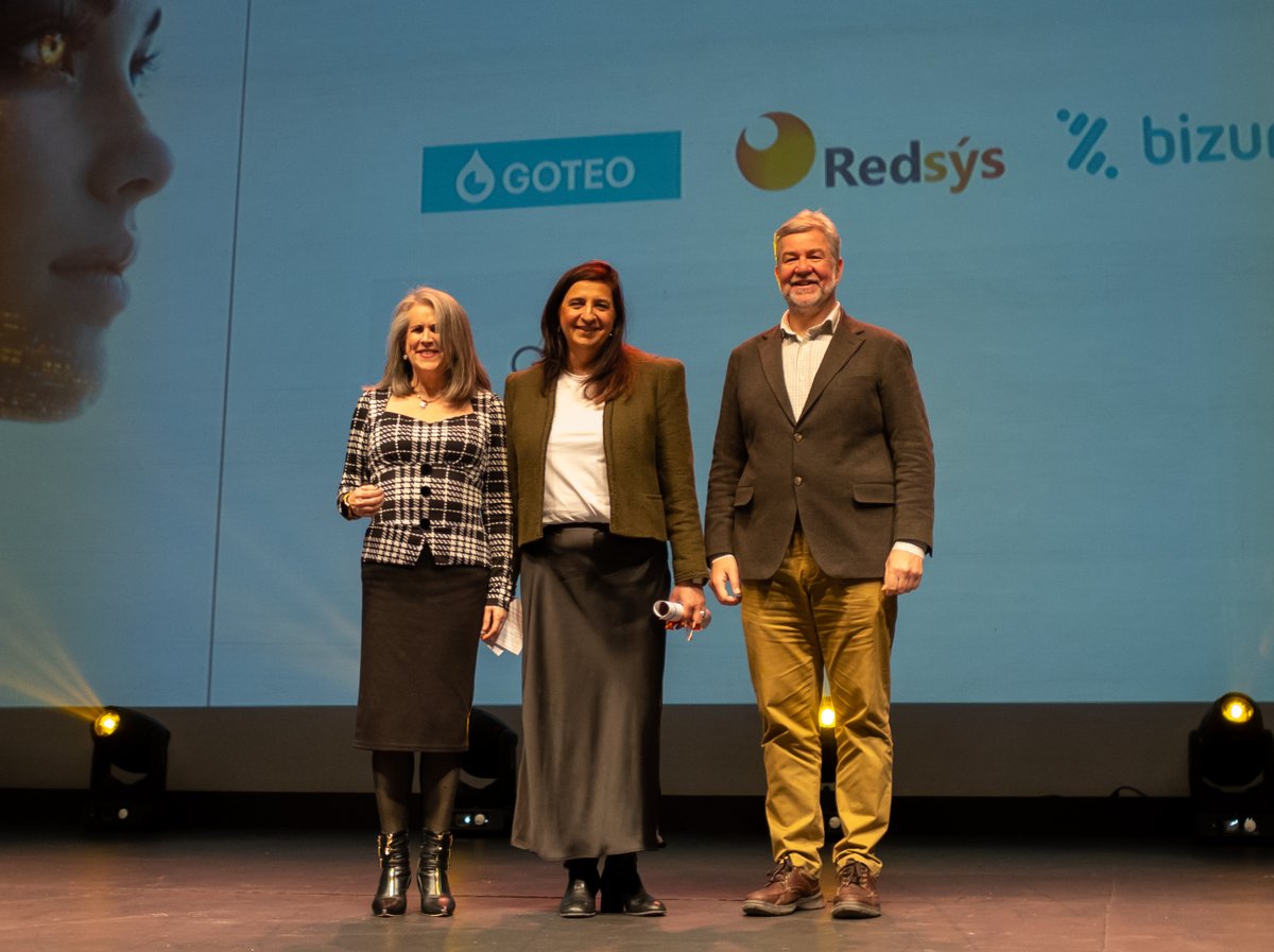 funteso's tweet photo. Pagos Digitales con Impacto Social
Durante los #IIPTS tuvimos el honor de poder contar con la presencia del equipo de @Redsys_es que recogió su reconocimiento Oro ex aequo 👏 en #Torrelodones
Queremos destacar el trabajo del equipo de Redsys cuyo esfuerzo diario permite ofrecer https://t.co/W19eZWCVKo