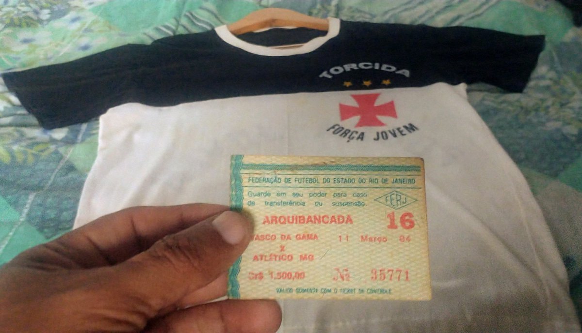 Recordar é viver!
11/03/1984
Vasco 3 X 1 Atlético-MG, Camp. Brasileiro, Maracanã (RJ), Época do Maracanã de cimento, dos ingressos de papel, da camisa preta e branca <a href="/forcajovemvasco/">Força Jovem Vasco</a> , cresci frequentando as arquibancadas dos estádios, e Valeu a pena. #torcedor #raiz #fjv ◤✠◢
